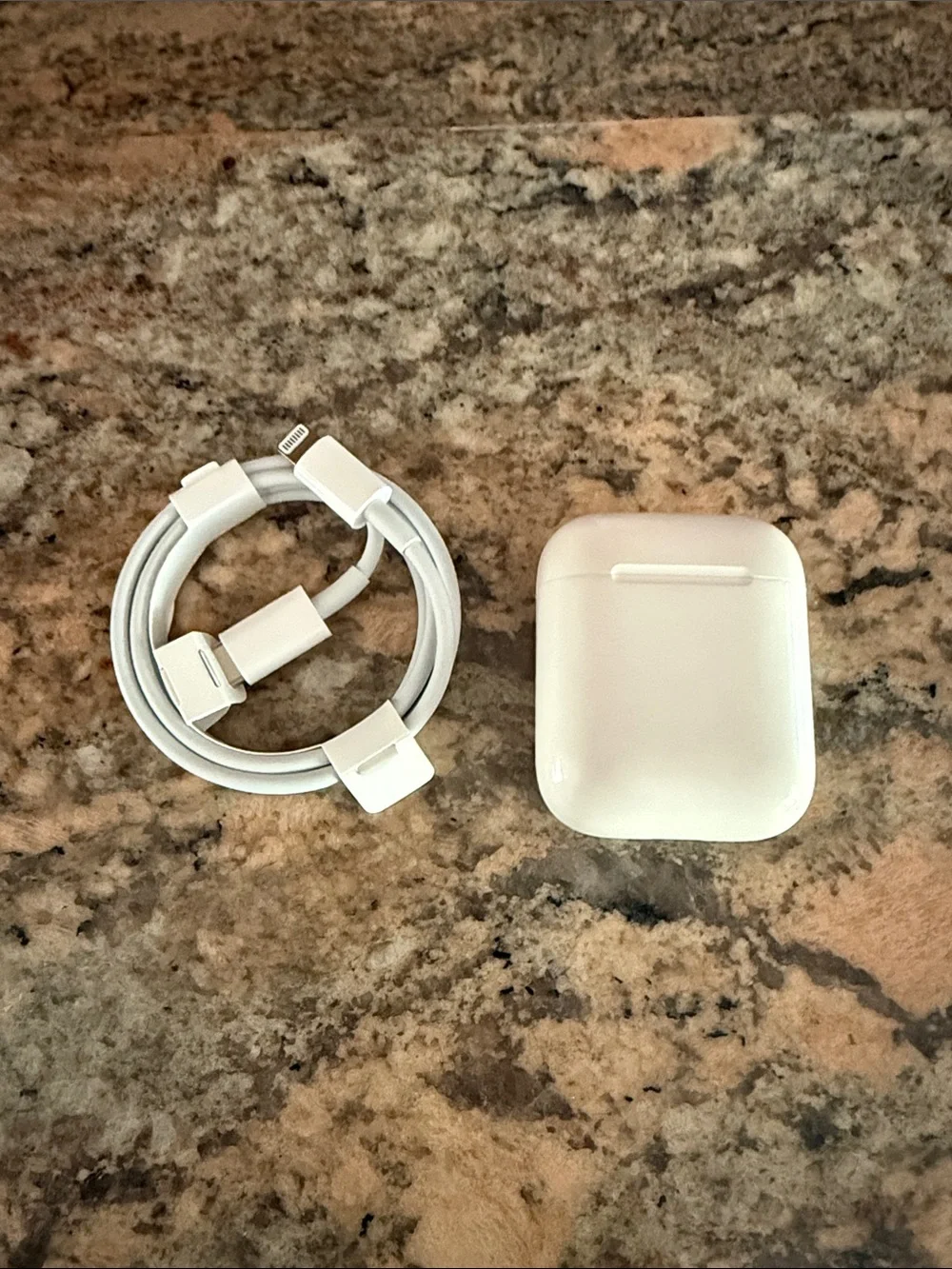 AirPods Gen 1 Charging Case with Lightning Cable - White